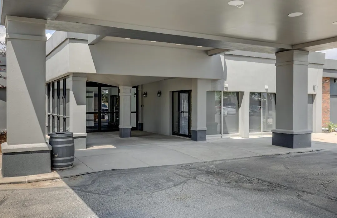 Riverside Hotel & Conference Center-1