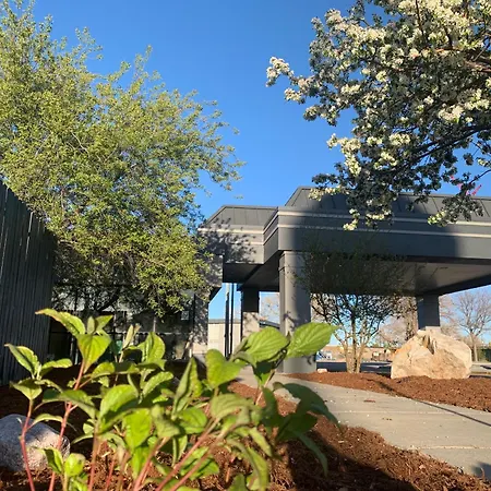 Riverside Hotel & Conference Center-3